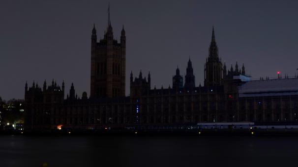 <p>Zappenduster sieht es nicht für den altehrwürdigen Westminster Palace aus, auch für Großbritannien deuten sich schwere Wochen an: Der neue Premier attackiert die Festen der britischen Demokratie.</p>