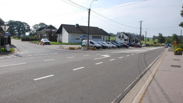 <p>Die Anwohner vom Metz haben größte Bedenken gegen den geplanten Bau einer Tankstelle mit Restaurant, Drive-In und Shop auf dem Gelände des früheren Tivolis, der abgerissen werden soll. Sie haben bereits über 900 Unterschriften gegen dieses Projekt der Firma EG Retail aus Ekeren gesammelt.</p>