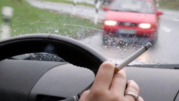 <p>Rauchen im Auto in Anwesenheit von Kindern ist verboten.</p>