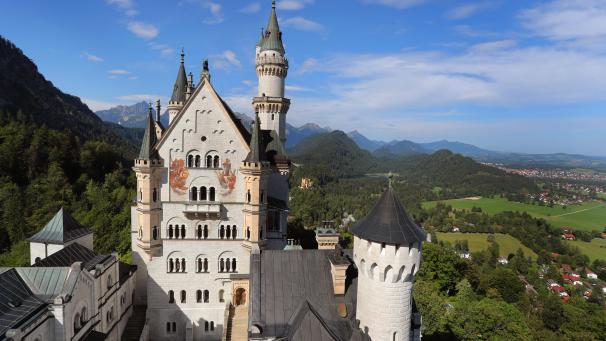 <p>Blick auf das Schloss Neuschwanstein.</p>