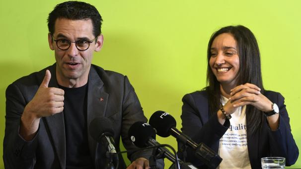 <p>Diesmal hat sich bei der frankofonen Grünen nur ein Team zur Wahl gestellt: Jean-Marc Nollet will die Parteiführung gemeinsam mit der Brüsseler Regionalabgeordneten Rajae Maouane übernehmen. Dieses Bild entstand bei einer Pressekonferenz vor ein paar Tagen.</p>