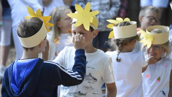 <p>Glück ist „sich von der Sonne die Nase kitzeln zu lassen“.</p>
