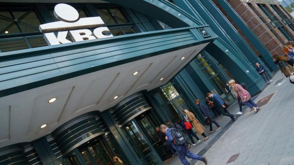 <p>In den kommenden drei Jahren wird die KBC 1.400 von derzeit rund 15.000 Arbeitsstellen streichen.</p>