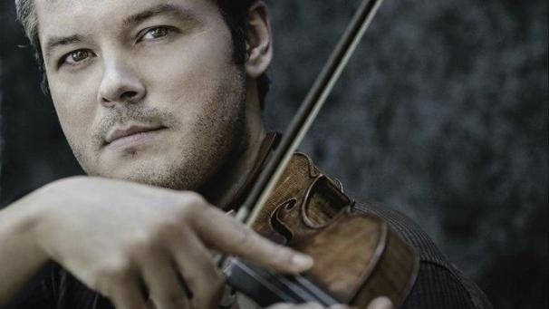 <p>Vadim Repin stammt aus Nowosibirsk. Er spielt seit seinem fünften Lebensjahr Violine und gilt als absoluter Star in der Klassikszene.</p>