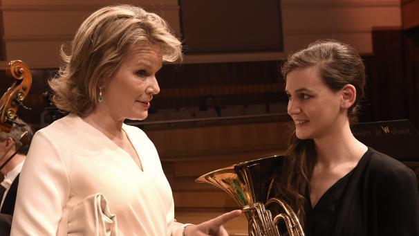 <p>Königin Mathilde sucht gerne die Nähe zu jungen Musikern.</p>