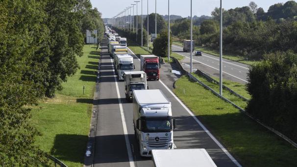 <p>Auf der E40 herrschte am Freitag knapp sieben Stunden Stillstand.</p>