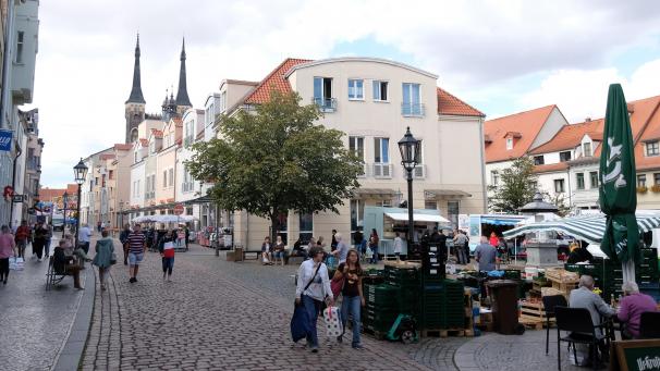 <p>Blick in die Innenstadt mit der St. Jakobskirche im Hintergrund. Vor einem Jahr ist in der Stadt ein Deutscher bei einem Streit mit zwei Afghanen ums Leben gekommen. Was aber ganz genau an diesem Abend geschah, weiß man nicht genau.</p>