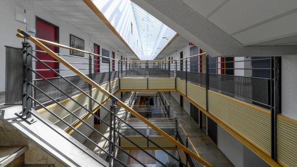 <p>Blick ins Ministerium der Deutschsprachigen Gemeinschaft. Die Verwaltungszentrale in der Gospertstraße hat Schaden genommen</p>