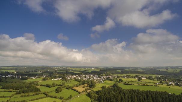<p>Auf einer elf Kilometer langen Strecke führt die ausgewählte Route rund um Manderfeld durch das hügelige „Treeschland“.</p>