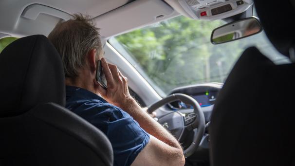 <p>In der Wallonie ist jetzt eine neue Verkehrssicherheitskampagne lanciert worden, die vor den Gefahren der Handy-Nutzung beim Fahren warnt.</p>