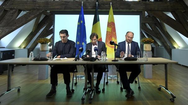 <p>(V.l.) Jean-Marc Nollet (Ecolo), Elio die Rupo (SP) und Willy Borsus (MR) präsentieren den Erfolg: Die Wallonische Region hat eine Regierung.</p>