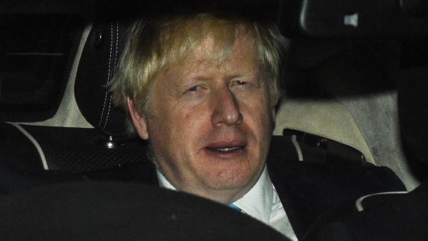 <p>Boris Johnson, Premierminister von Großbritannien, verlässt in einem Auto das britische Parlamentsgebäude, nachdem sein Antrag auf eine Neuwahl zum zweiten Mal abgelehnt wurde.</p>