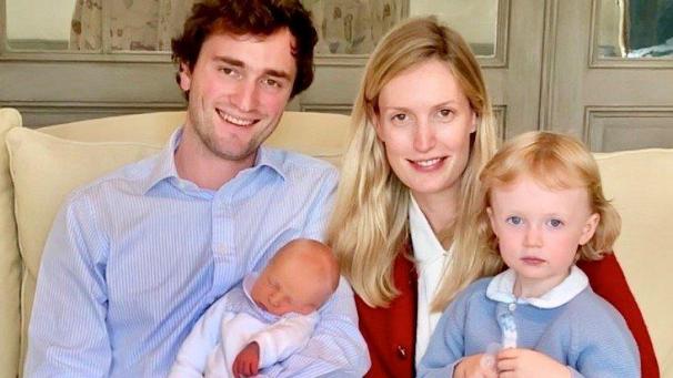 <p>Die Familie hat Zuwachs bekommen.</p>