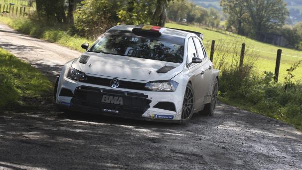 <p>Noch schneeweiß. Doch bei der EBR am 28. September lassen die Sponsoren auf der Karosserie des VW Polo R5 grüßen.</p>