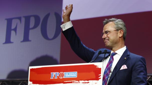 <p>Zwei Wochen vor der Nationalratswahl in Österreich hat die rechte FPÖ Norbert Hofer zum neuen Parteivorsitzenden gewählt.</p>