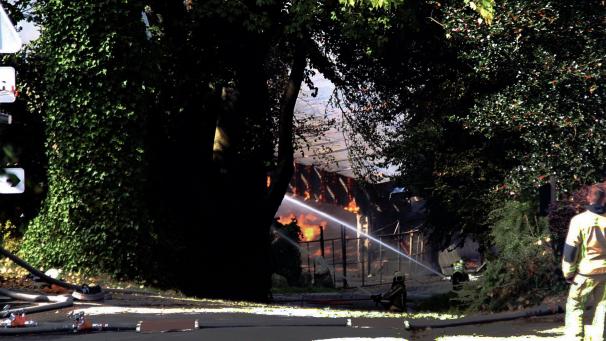 <p>Anwesen Libert in Flammen (©Foto NC-Media)</p>