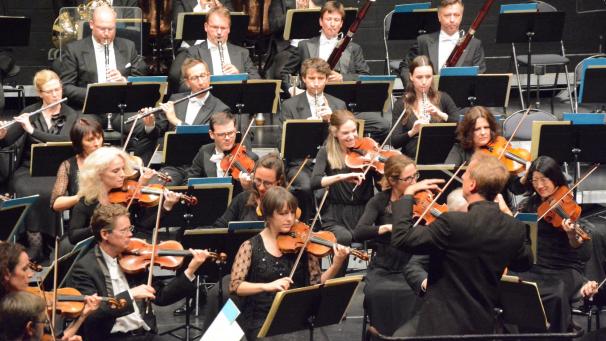 <p>Das Belgian National Orchestra (so die heutige politisch geschmacksfreie und unbelastete Bezeichnung) zeigte sich vor allem in der siebten Sinfonie von Ludwig van Beethoven ungemein spielfreudig und an allen Pulten überaus virtuos.</p>