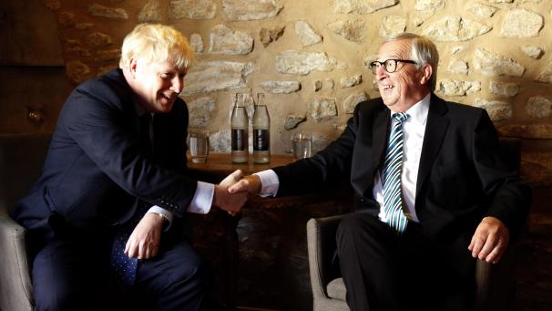 <p>Johnson (l.) und Juncker (r.) vor ihrem Meeting am Montag in Luxemburg.</p>