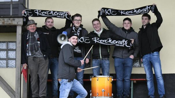 <p>Bereits in der vergangenen Saison konnte sich Rocherath auf die Unterstützung seiner Fans verlassen. Auch gegen Honsfeld waren sie wieder zahlreich vertreten.</p>
