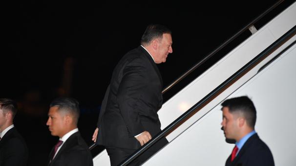 <p>US-Außenminister Mike Pompeo (M.) auf dem Weg nach Saudi-Arabien:</p>