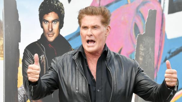 <p>David Hasselhoff steht bei einer Präsentation des Audible Original Hörbuchs „Up Against The Wall - Mission Mauerfall“ vor der East Side Gallery. Die Veröffentlichung ist am 3. Oktober 2019.</p>