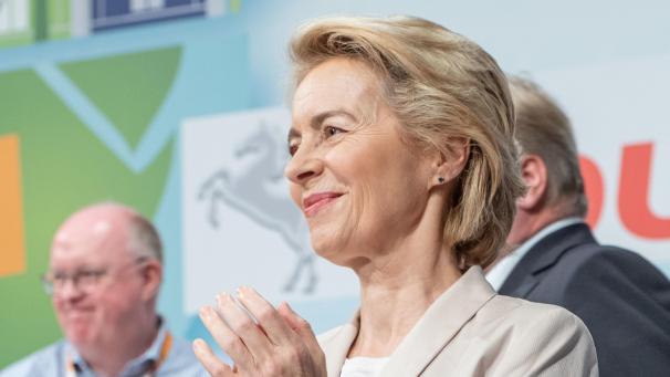 <p>Von der Leyen selbst war bereits im Juli vom EU-Parlament bestätigt worden, damals mit sehr knapper Mehrheit.</p>