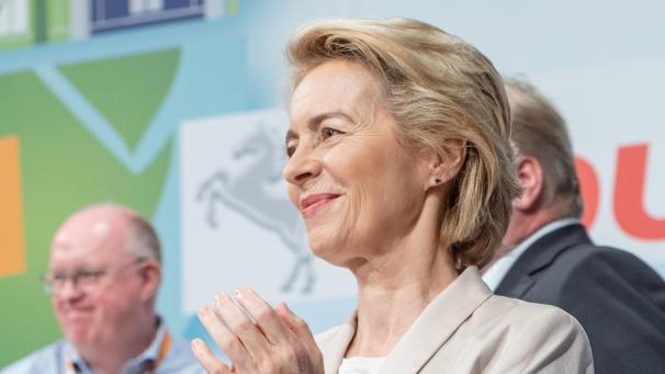 <p>Von der Leyen hält weiterhin daran fest, die Nachfolge als EU-Kommissionschefin zum 1. Dezember zu beginnen.</p>