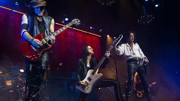 <p>Alice Cooper und seine Musiker präsentierten sich am Samstagabend in Brüssel in Topform. In seiner neuen Bühnenshow schlüpft der Sänger in die Rolle eines Psychopathen, der einer hübschen Braut und ihrem Kind droht, sie umzubringen.</p>