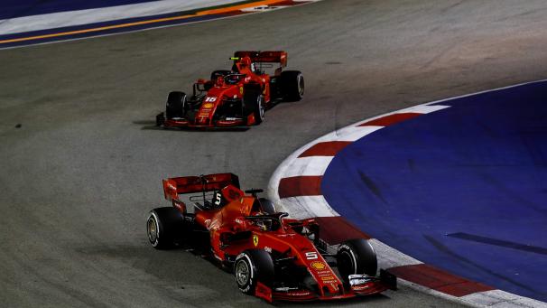 <p>Sebastian Vettel führt vor Charles Leclerc: Bei Ferrari droht nach dem Sieg des Deutschen ein Machtkampf.</p>