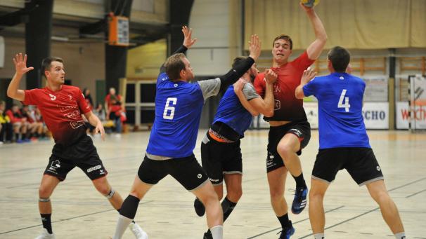 <p>Raphaël Kötters (Zweiter von rechts) traf neun Mal gegen Kortrijk.</p>