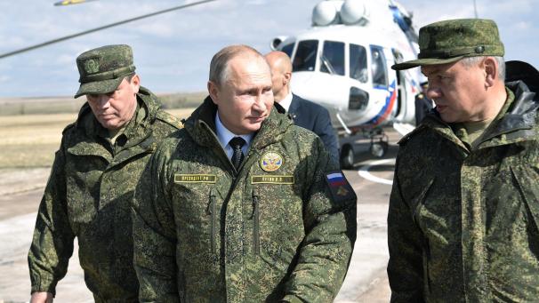 <p>Russlands Präsident Wladimir Putin bei einem Militärmanöver in Dongus</p>
