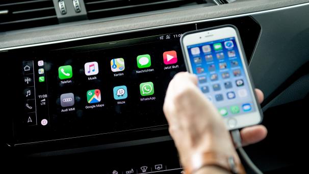 <p>Gute Verbindung: Durch Systeme wie Apple CarPlay, Android Auto oder MirrorLink gelangen viele Funktionen des Smartphones bequem ins Auto.</p>