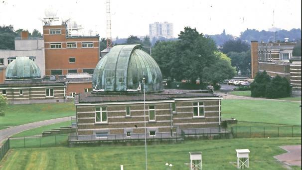 <p>Im Königlichen Meteorologischen Institut in Uccle werden seit 50 Jahren Ozonmessungen durchgeführt. Damit gehört das IRM zu den Pionieren im Bereich von Messungen dieser Art.</p>