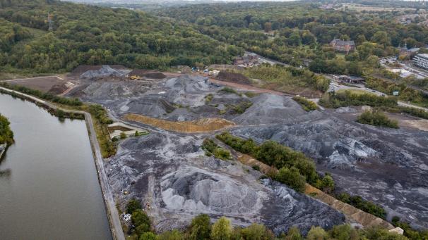 <p>charleroi futur stade (3)</p>