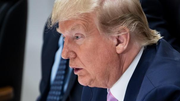 <p>Die Demokraten streben ein Amtsenthebungsverfahren gegen Trump an und haben in den vergangenen Wochen zahlreiche Zeugen hinter verschlossenen Türen befragt.</p>
