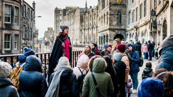 <p>Harry-Potter-Stadtführungen wie der „Potter Trail“ führen auch durch die Victoria Street. Sie diente J.K. Rowling angeblich als Vorbild für die Winkelgasse.</p>