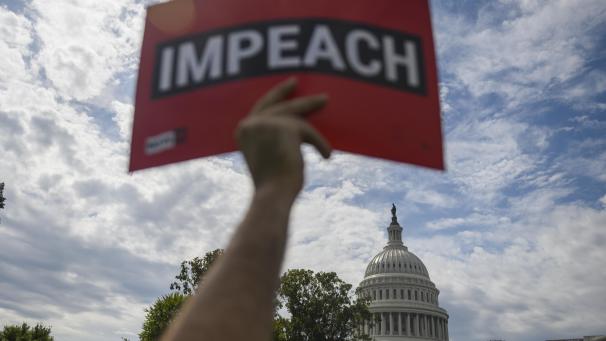 <p>Angesichts der Ukraine-Vorwürfe treiben die Demokraten Ermittlungen mit neuer Wucht voran, um ein mögliches Amtsenthebungsverfahren gegen Trump in Gang zu setzen.</p>