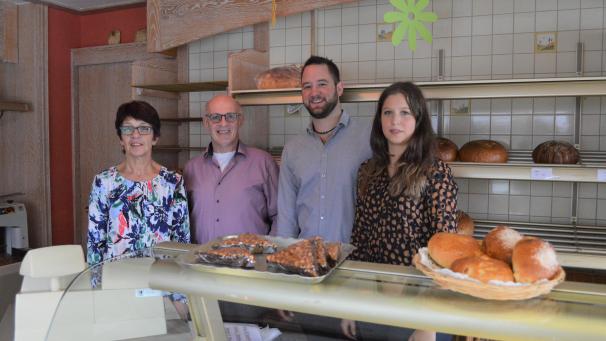 <p>Helga und Leo Noel-Rozein übergeben ihre Bäckerei an Thomas und Anne Lambertz-Fickers.</p>