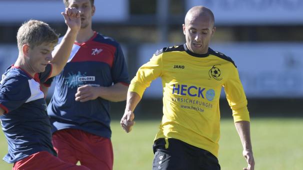 <p>Pascal Otten über Cédric Ponsard (r.): „Er gibt den Ball nach zwei oder drei Kontakten direkt weiter. Davon profitieren vorne Tom Mackels und Baski Issa.“</p>