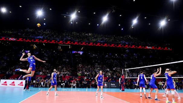 <p>VOLLEYBALL : Serbia vs Slovenia - EuroVolley Final - Paris - 09_</p>
