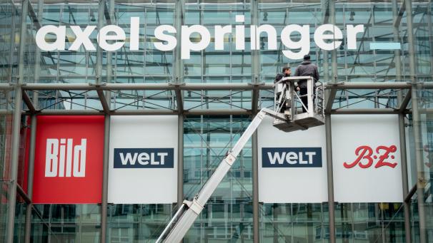 <p>Der Medienkonzern Axel Springer investiert Millionenbeträge in Projekte bei seinen Marken „Bild“ und „Welt“ und reduziert zugleich im Konzern Personal.</p>