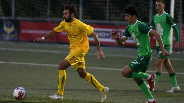 <p>Walhorns Johnny Laschet (am Ball): „Wir wollen beweisen, dass die Klatschen gegen Herve und Eupen nur Ausrutscher waren.“</p>