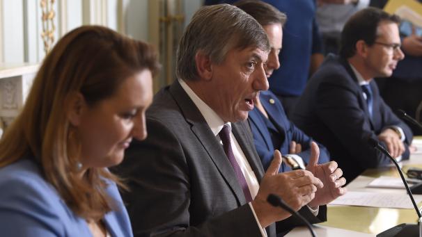 <p>Angekommen. Jan Jambon N-VA, M.) stellt das flämische Koalitionsabkommen vor.</p>