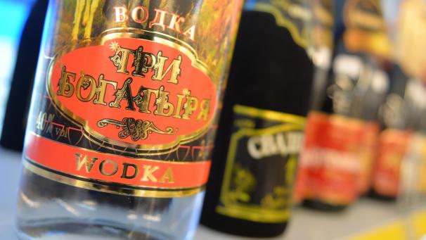 <p>Die Russen trinken weniger Wodka.</p>