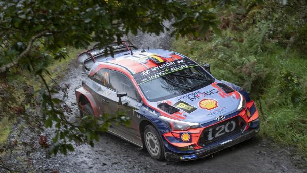 <p>Thierry Neuville ist am Freitagvormittag die Spitze herangefahren.</p>