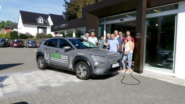 <p>Auf dieses Elektro-Auto von Hyundai Johnen kann die Dorfgruppe Kettenis zurückgreifen, um ihren Seniorenfahrdienst immer freitags anzubieten.</p>