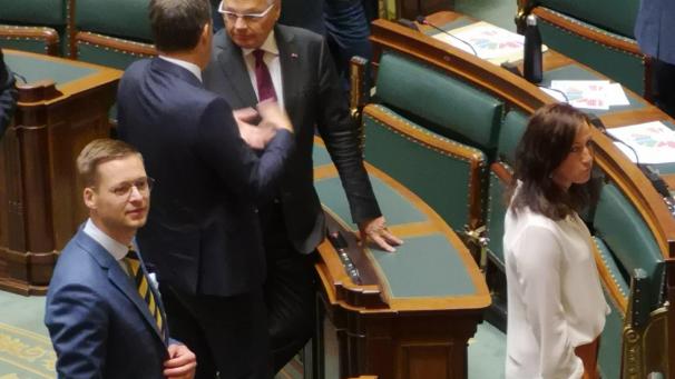 <p>Stellt die Inhalte vor die Köpfe: Kattrin Jadin nachdenklich bei der Wiedereinsetzung der Kammer.</p>