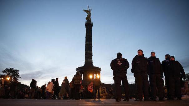 <p>Aktivisten der Klimabewegung Extinction Rebellion haben zum Auftakt ihrer Aktionswoche Berlin blockieren die Zufahrten zun Großen Stern an der Siegessäule blockiert.</p>
