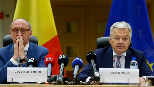 <p>Wurden von ihrer Aufgabe „befreit“: Johan Vande Lanotte und Didier Reynders.</p>