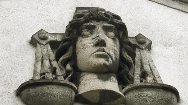 <p>Bei der Justiz wird gespart.</p>